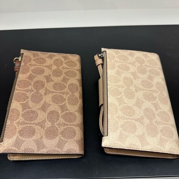 NWT ❤️ Coach Phone Wallet In Signature Canvas Wristlet CW780 -ONE WALLET ONLY - Picture 2 of 7